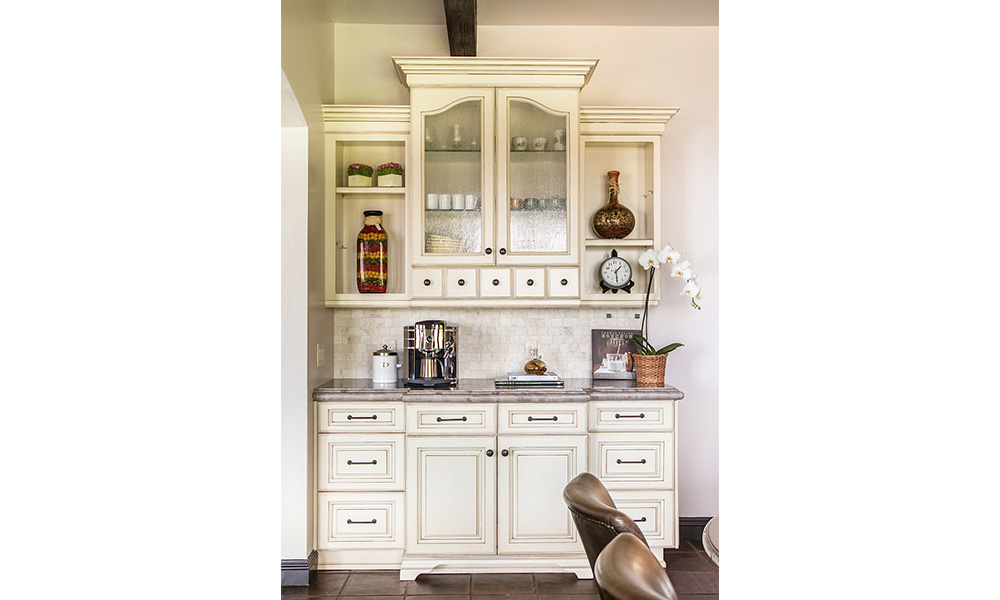 antique white kitchen cabinet, coffee bar, shabby chic cabinets, Alabastrino Rustico tile, neutral color backsplash, antique seedy glass